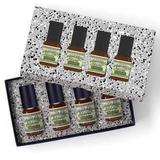 The Perfecto Fino 4-Piece 15ml Travel Set lies open, with decorative spotty lid with product stickers half covering the open set, showing four 15ml Perfecto Fino bottles. Box lies on a white background.